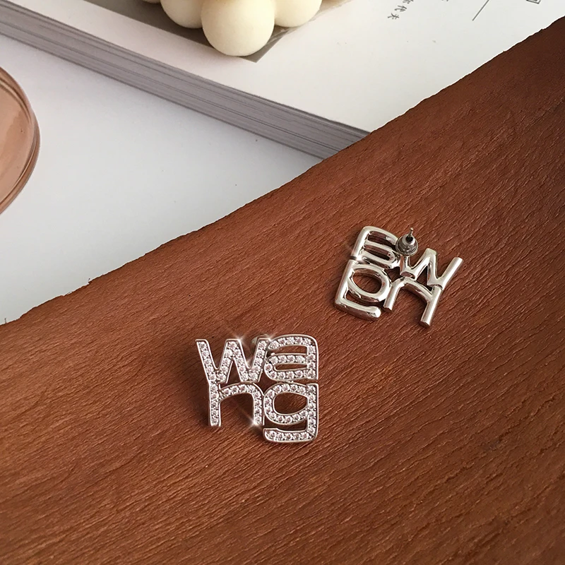 INS European and American personality net red letter earrings diamond niche simple and cool temperament earrings high sense
INS European and American personality net red letter earrings diamond niche simple and cool temperament earrings high sense
