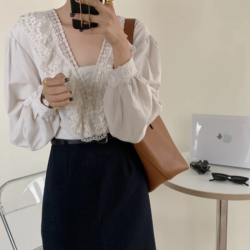 Comelsexy 2021 New White Chic V-Neck Sweet Gentle Blouses Streetwear All Match Stylish Lace Lantern Sleeves Tops Shirts
Comelsexy 2021 New White Chic V-Neck Sweet Gentle Blouses Streetwear All Match Stylish Lace Lantern Sleeves Tops Shirts