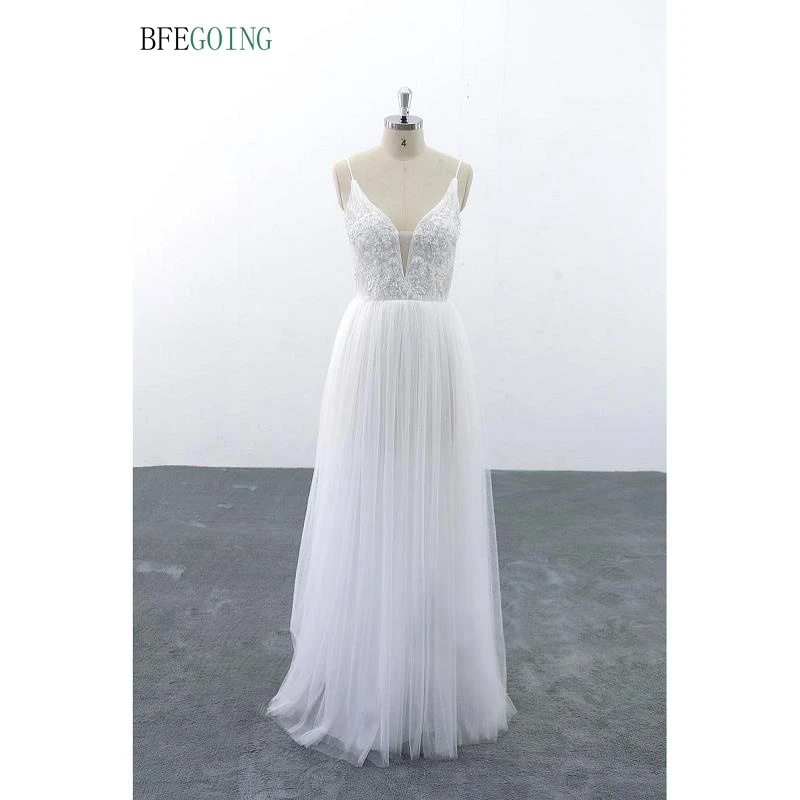 White Tulle Lace Beading V-Neck Bridal gown Spaghetti straps Floor-Length A-line Wedding dress Custom made
White Tulle Lace Beading V-Neck Bridal gown Spaghetti straps Floor-Length A-line Wedding dress Custom made