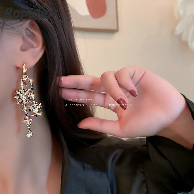 ROPUHOV 2021 New Korean Trendy Jewelry Diamond Studded Flower Earrings Retro Long Elegant Earrings Women's Atmosphere
ROPUHOV 2021 New Korean Trendy Jewelry Diamond Studded Flower Earrings Retro Long Elegant Earrings Women's Atmosphere