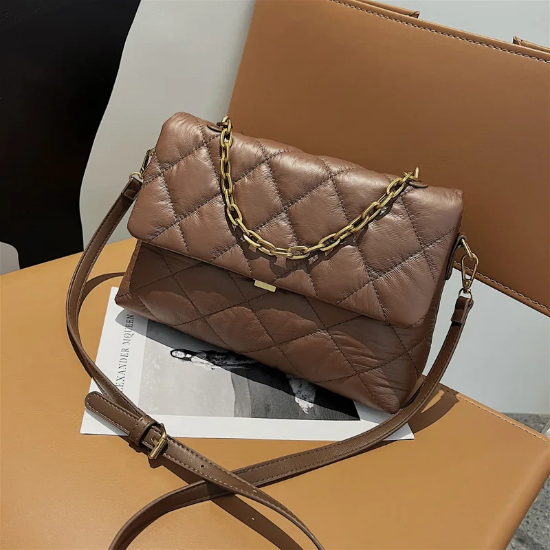 High-quality Ladies Rhombic Embroidery Thread One-shoulder Small SquareBag2021Autumn and Winter New Handbag Fashion MessengerBag
High-quality Ladies Rhombic Embroidery Thread One-shoulder Small SquareBag2021Autumn and Winter New Handbag Fashion MessengerBag