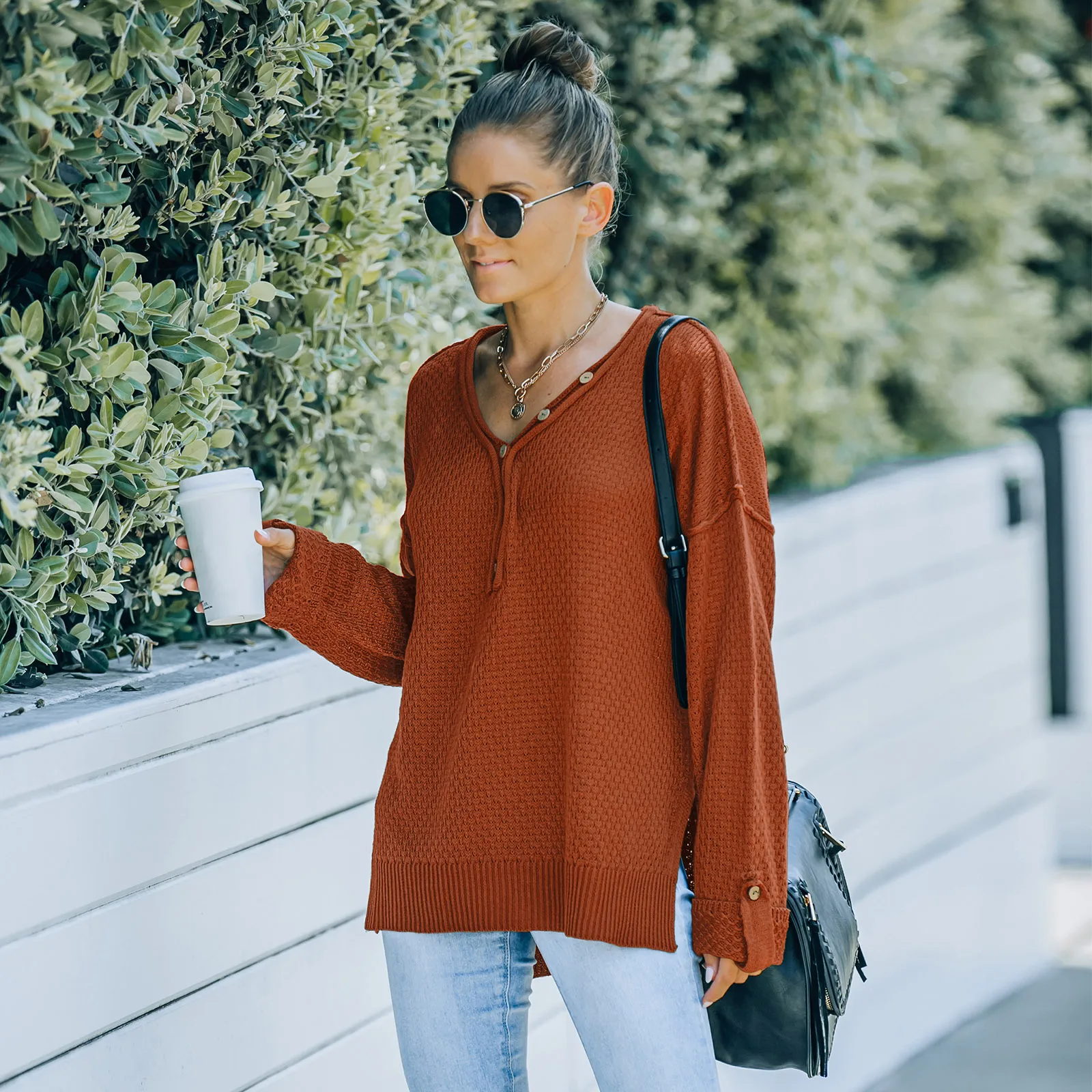 2021 Autumn And Winter New Fashion Solid Color Knitted Pullover Sweater Women Blouse V-neck Loose Long-sleeved Sweater Top
2021 Autumn And Winter New Fashion Solid Color Knitted Pullover Sweater Women Blouse V-neck Loose Long-sleeved Sweater Top