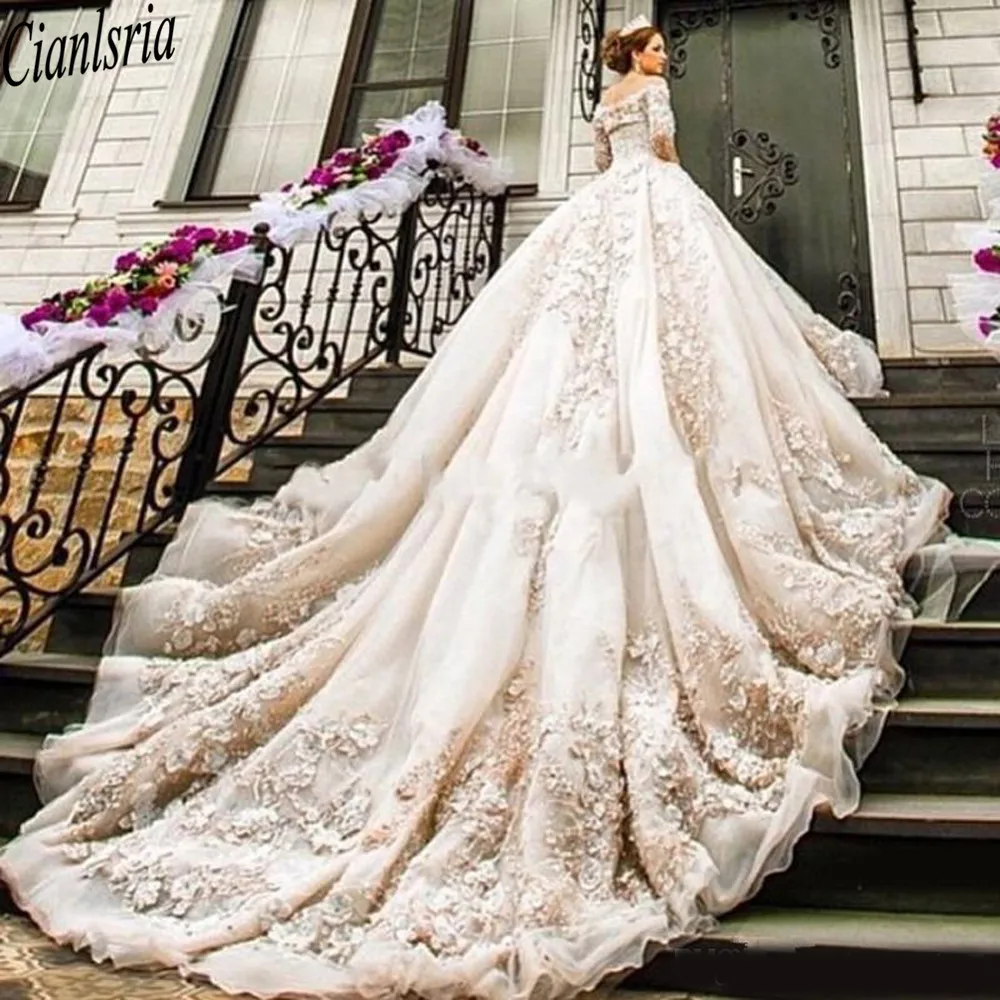 Dubai Big Ball Gown Wedding Dresses Cap Sleeves Arabic Style Ruffles With Sequins Appliques Long Bridal Wedding Gown 2021 
Dubai Big Ball Gown Wedding Dresses Cap Sleeves Arabic Style Ruffles With Sequins Appliques Long Bridal Wedding Gown 2021