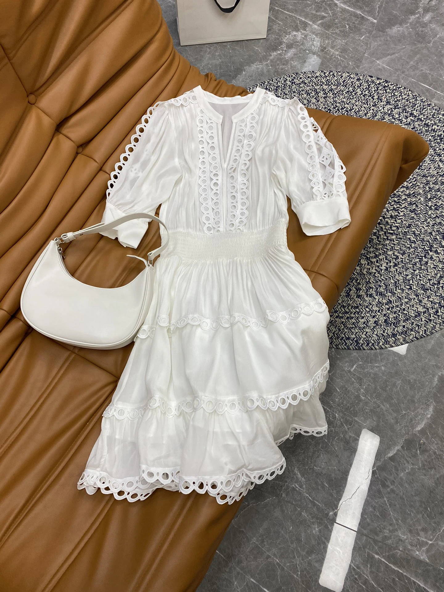 100% Real Silk V-Neck Lace Hollow Out Embroidery White Women Dress Short Sleeves Elegant Chic High Quality Hot Sale Beach Solid
100% Real Silk V-Neck Lace Hollow Out Embroidery White Women Dress Short Sleeves Elegant Chic High Quality Hot Sale Beach Solid