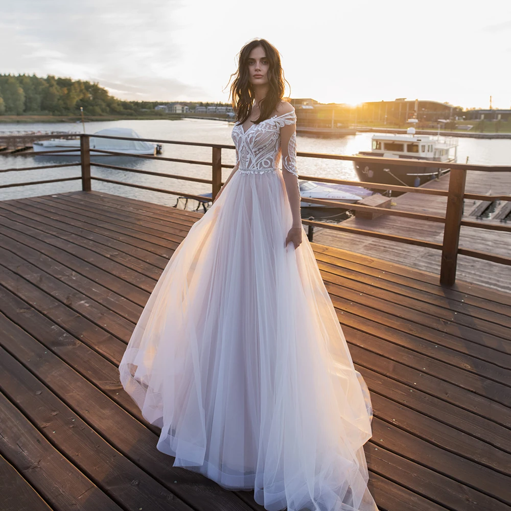 UZN A Line Champagne Tulle Wedding Dress With Ivory Arabesque Lace Sweetheart Off shoulder Long Sleeves Bridal Gowns
UZN A Line Champagne Tulle Wedding Dress With Ivory Arabesque Lace Sweetheart Off shoulder Long Sleeves Bridal Gowns