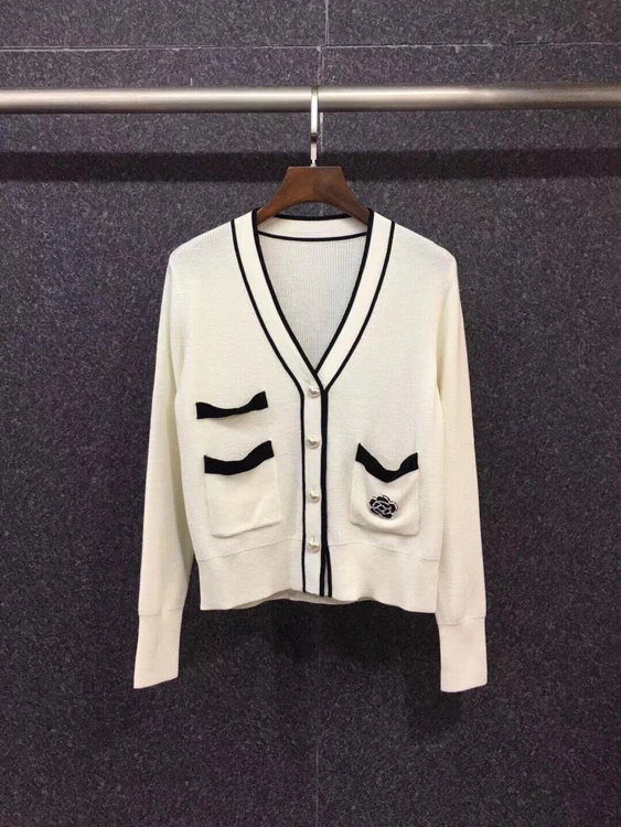 2021 new women fashion V-neck pocket flower bead decoration long-sleeved cardigan sweater 092
2021 new women fashion V-neck pocket flower bead decoration long-sleeved cardigan sweater 092