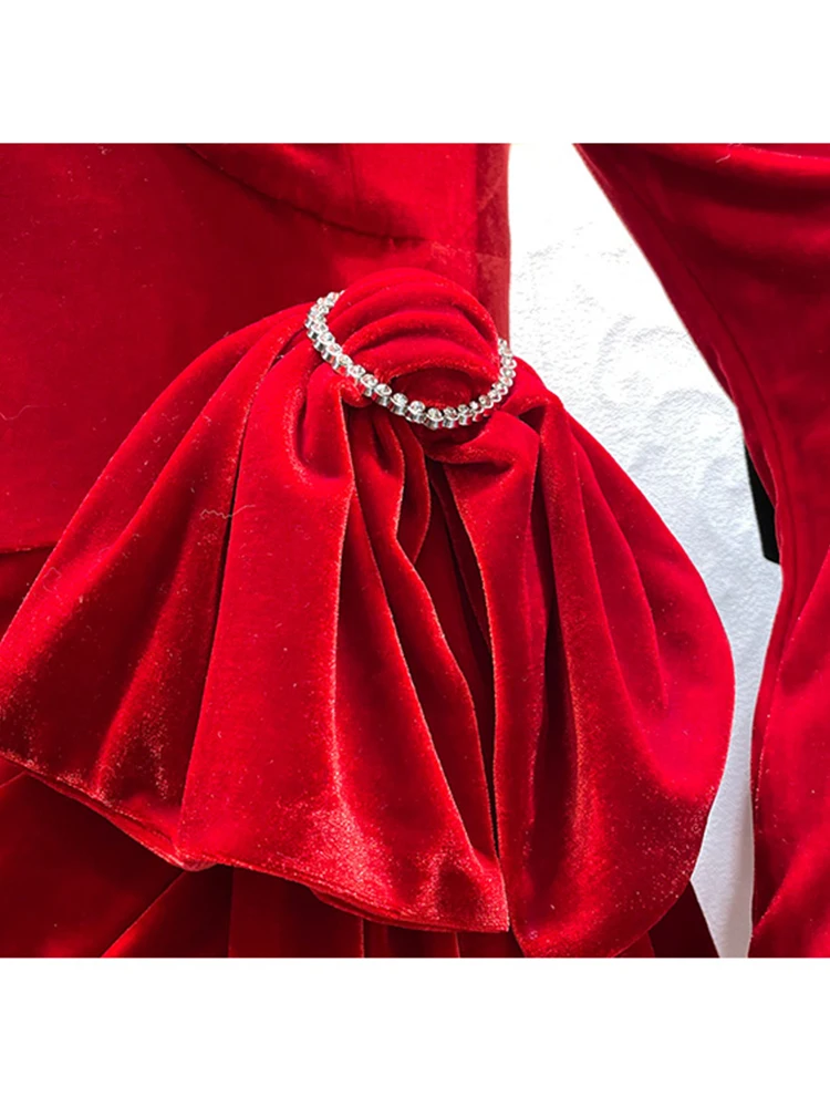 Sexy Leaky Shoulder Tube Top Pleated Zou Waist Rhinestone Button Bow Asymmetrical Tight-fitting Hip Dress Ladies' Autumn New
Sexy Leaky Shoulder Tube Top Pleated Zou Waist Rhinestone Button Bow Asymmetrical Tight-fitting Hip Dress Ladies' Autumn New