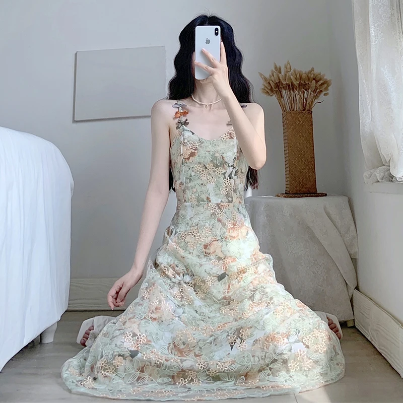 Elegant Backless Straps Party Dress 2021 Fashion Floral Embroidery Sexy V Neck Dress Women Sling Sleeveless Beach Long Dress
Elegant Backless Straps Party Dress 2021 Fashion Floral Embroidery Sexy V Neck Dress Women Sling Sleeveless Beach Long Dress