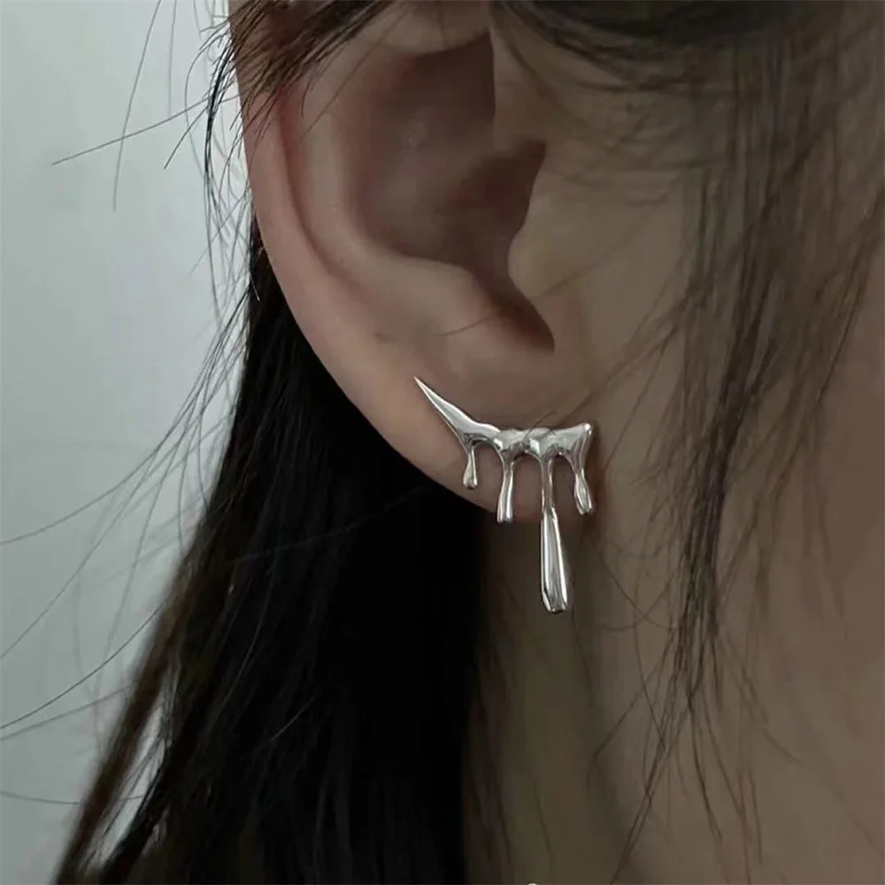 Fashion Aesthetics Liquid Ear Clip For Girls Women Sliver Color Personality Punk Vintage Girl Rock Party Jewelry 
Fashion Aesthetics Liquid Ear Clip For Girls Women Sliver Color Personality Punk Vintage Girl Rock Party Jewelry