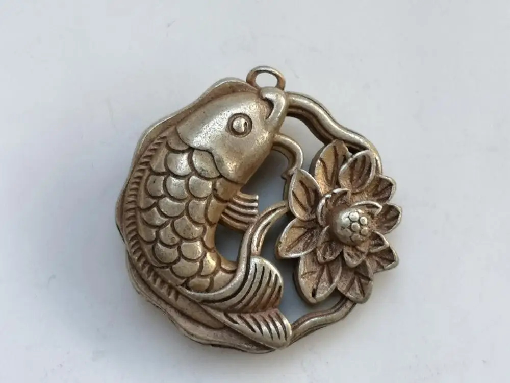 YIZHU CULTUER ART Collected Old Chinese Tibet Silver Carving Fish Lotus Amulet Pendant Decoration 
YIZHU CULTUER ART Collected Old Chinese Tibet Silver Carving Fish Lotus Amulet Pendant Decoration