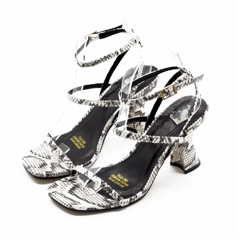 Latest Rhinestone Women Wedding Shoes Elegant Sweet Style for Royal Wedding Party Slingbacks Sandals Women Shoes Summer 2021
Latest Rhinestone Women Wedding Shoes Elegant Sweet Style for Royal Wedding Party Slingbacks Sandals Women Shoes Summer 2021