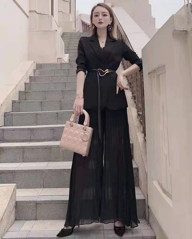 Fashion 2021 Spring Blazer Sets High Quality Women Notched Collar Black White Blazer Coat+Pleated Long Pant Skirt Sets Female 
Fashion 2021 Spring Blazer Sets High Quality Women Notched Collar Black White Blazer Coat+Pleated Long Pant Skirt Sets Female