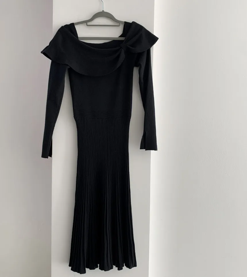 2021 Spring new French style elegant knitted dress women bow slim long sleeve pleated dress
2021 Spring new French style elegant knitted dress women bow slim long sleeve pleated dress