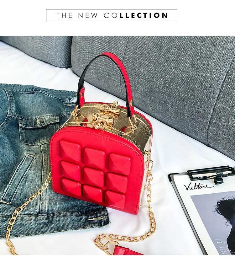 Fashion Metal Decorative Buckle Women's Handbags Retro Checkered Handbags Personality Western Style One-shoulder Diagonal Bag
Fashion Metal Decorative Buckle Women's Handbags Retro Checkered Handbags Personality Western Style One-shoulder Diagonal Bag