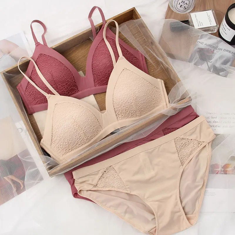 New Sexy Lace Bra Panty Set Lady Soft and Breathable Solid Color Underwear Set No Rim Comfort Deep V Bra Set
New Sexy Lace Bra Panty Set Lady Soft and Breathable Solid Color Underwear Set No Rim Comfort Deep V Bra Set