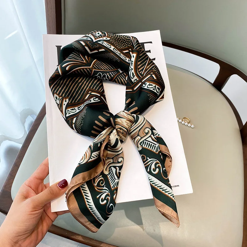 2021 Ethnic Style New Square Towel Luxury 70X70CM Silk Scarves Autumn Fashion Dustproof Kerchief Female Popular Sunscreen Shawls
2021 Ethnic Style New Square Towel Luxury 70X70CM Silk Scarves Autumn Fashion Dustproof Kerchief Female Popular Sunscreen Shawls