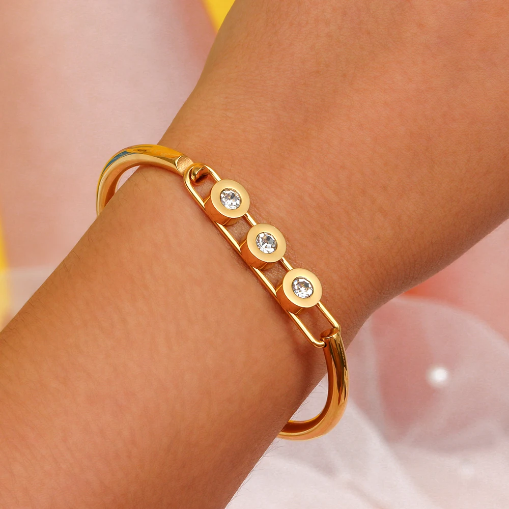 New DesignThree Round Zircon Paved Fine Polished Thick Stainless Steel Gold Bangles Bracelets For Women Water-Resistant Jewelry
New DesignThree Round Zircon Paved Fine Polished Thick Stainless Steel Gold Bangles Bracelets For Women Water-Resistant Jewelry