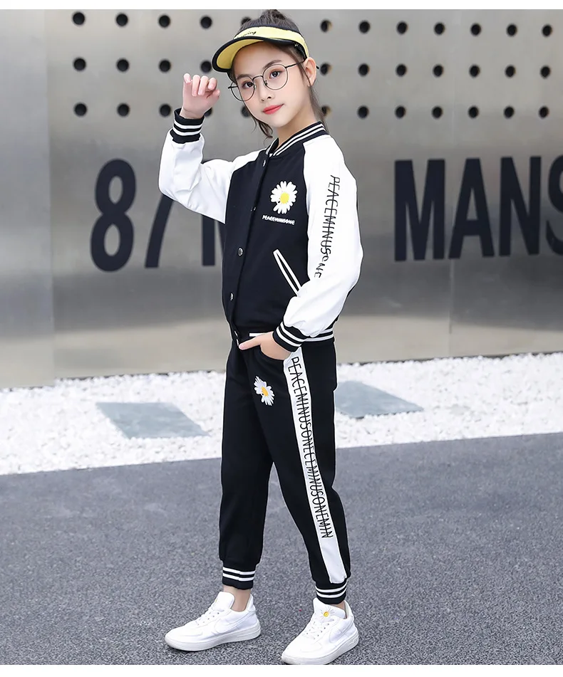 2021 girls' net red little Daisy suit western style spring and autumn dress Korean new little girl fashion casual baseball suit 
2021 girls' net red little Daisy suit western style spring and autumn dress Korean new little girl fashion casual baseball suit