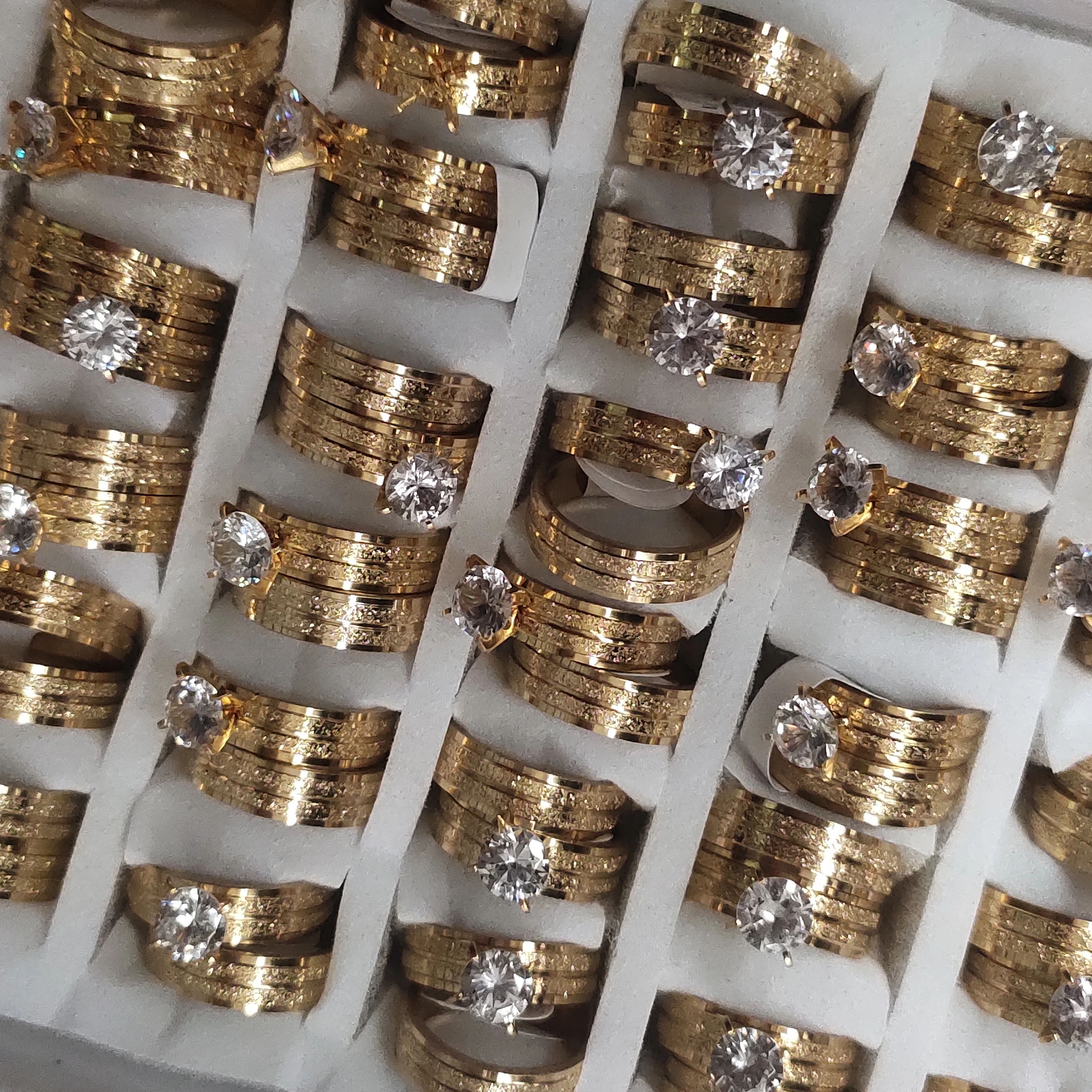 36pc/lotStainless Steel Wedding Ring For Women Men Never Fade Gold Color Female Male Classic Engagement Zircon Ring Sets
36pc/lotStainless Steel Wedding Ring For Women Men Never Fade Gold Color Female Male Classic Engagement Zircon Ring Sets