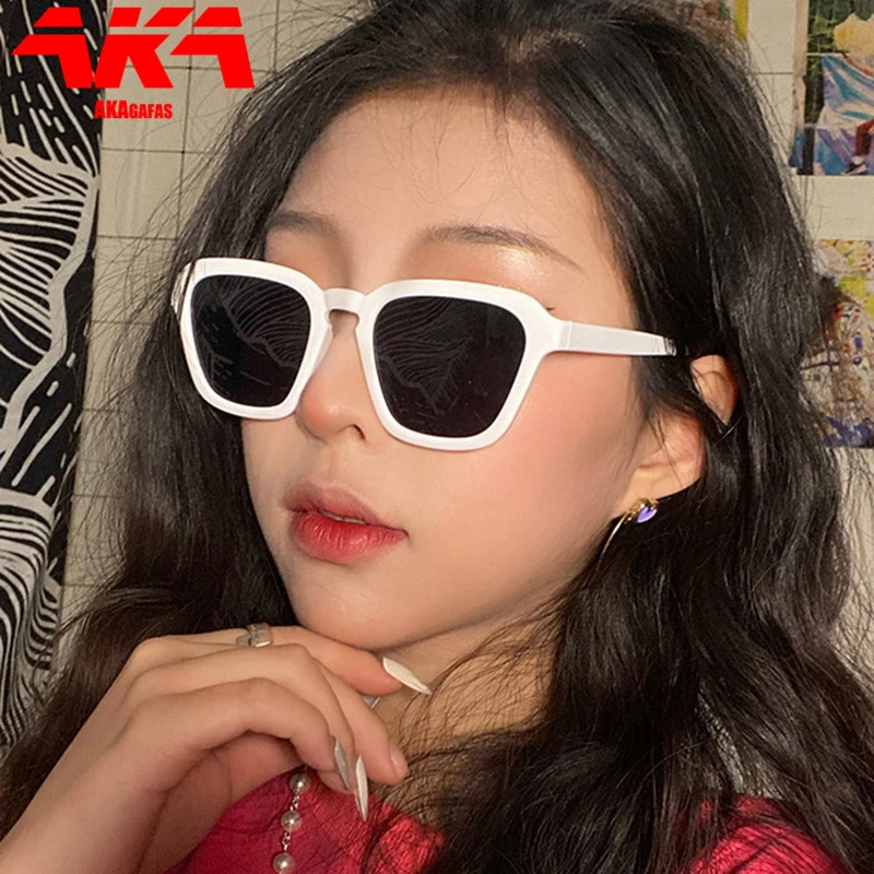 AKAgafas Simplicity Women Sunglasses 2021 Retro Sun Glasses for Women Brand Deisgner Sunglasses Women Square Gafas De Sol Mujer
AKAgafas Simplicity Women Sunglasses 2021 Retro Sun Glasses for Women Brand Deisgner Sunglasses Women Square Gafas De Sol Mujer