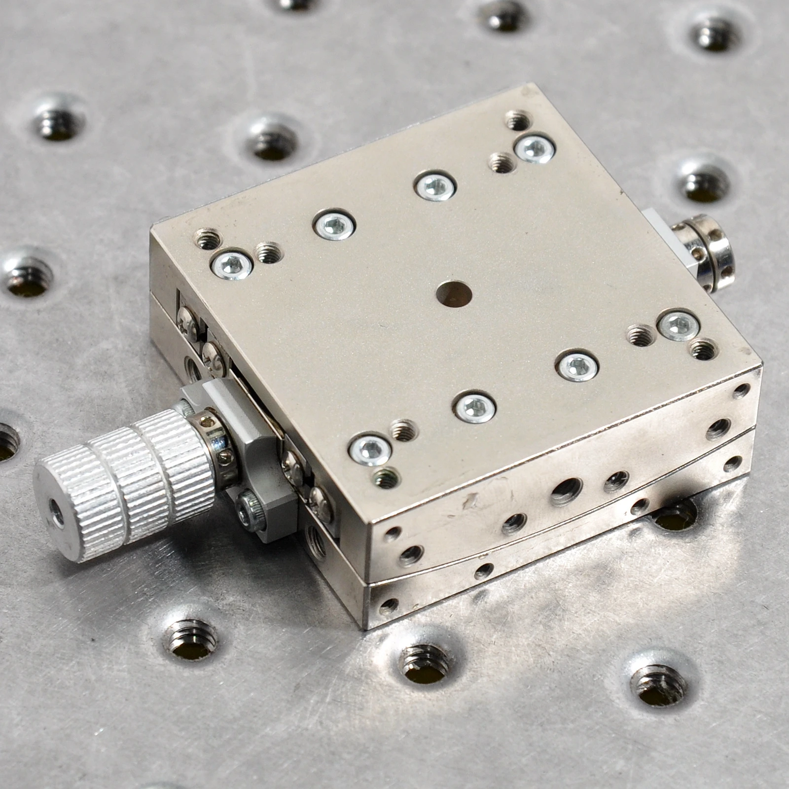 U-axis Kozu Seiki SA05B-RB manual high-precision goniometer plus and minus fine-tuning displacement radian stainless steel 50mm
U-axis Kozu Seiki SA05B-RB manual high-precision goniometer plus and minus fine-tuning displacement radian stainless steel 50mm