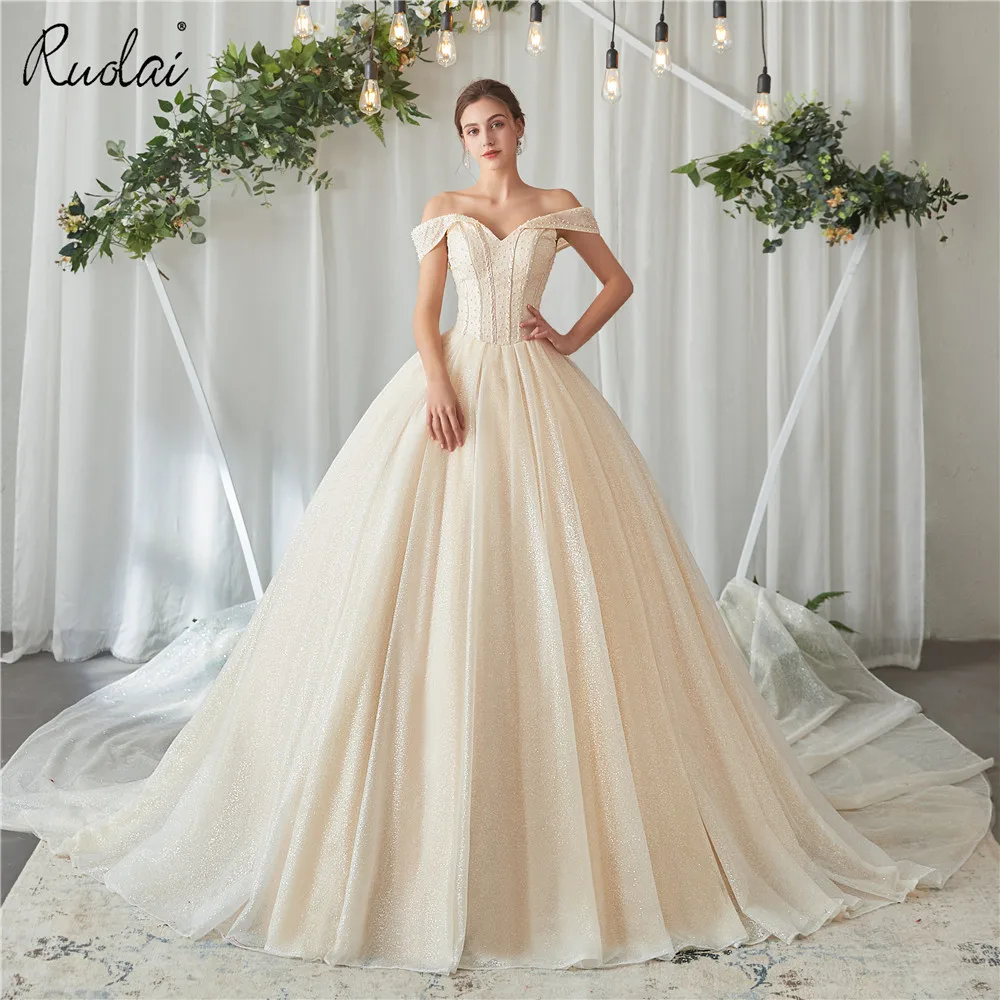 PWD-H1186 New Arrival Sweetheart Ball Gown Wedding Dress with Beads Portrait Bride Wedding Dress with Chapel Train
PWD-H1186 New Arrival Sweetheart Ball Gown Wedding Dress with Beads Portrait Bride Wedding Dress with Chapel Train