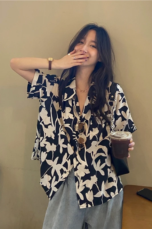 Plus Size Printed Elegance Retro Shirt for Women Short Sleeve Suit Collar Loose Casual Shirt Female Buttoon Shirts Blouses
Plus Size Printed Elegance Retro Shirt for Women Short Sleeve Suit Collar Loose Casual Shirt Female Buttoon Shirts Blouses