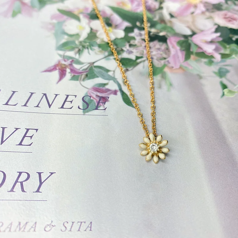 New Fashion Zircon Small Daisy Pendant Necklace Girl Lucky Flowers Necklaces Shiny Crystal Exquisite Chain Women Choker Jewelry
New Fashion Zircon Small Daisy Pendant Necklace Girl Lucky Flowers Necklaces Shiny Crystal Exquisite Chain Women Choker Jewelry