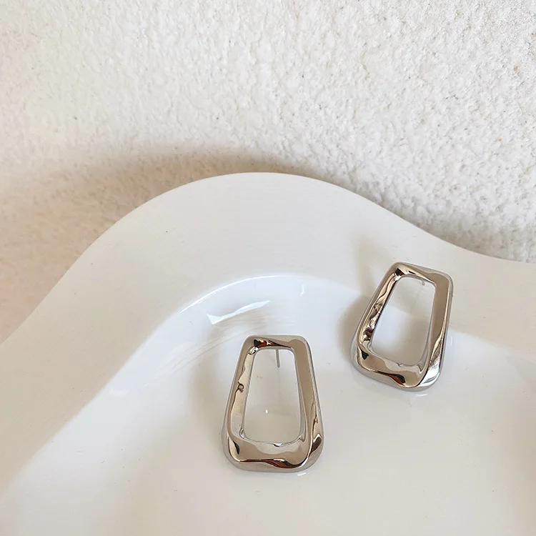 Super Big Exaggerated Stud Earrings For Women Geometric Square Metal Gold Stud Earring Ladies Fashion Ear Jewellery 
Super Big Exaggerated Stud Earrings For Women Geometric Square Metal Gold Stud Earring Ladies Fashion Ear Jewellery