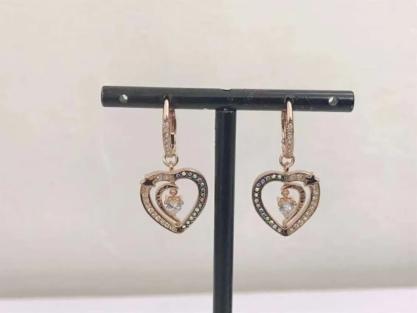 SWA Fashion Jewelry Original High Quality New Heart-shaped Logo Simple Modern Romantic Ladies Pendant Name Necklace For Women
SWA Fashion Jewelry Original High Quality New Heart-shaped Logo Simple Modern Romantic Ladies Pendant Name Necklace For Women
