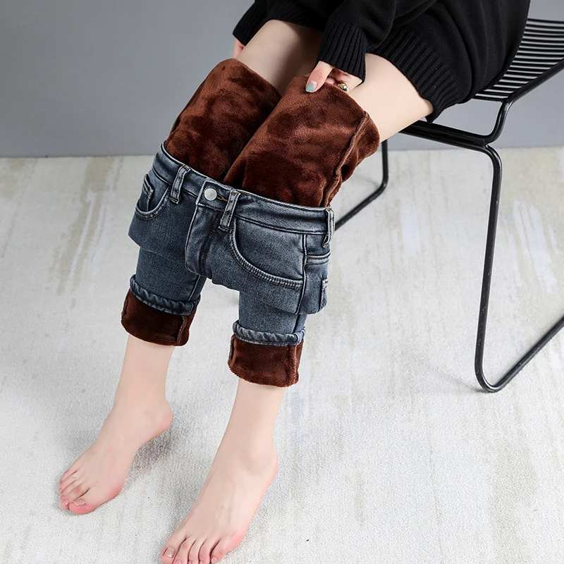 2021 Thin Leggings Women Plush Straight Jeans Female Streetwear Warm Skinny Denim Trousers Lady Winter Slim Pencil Length Pants
2021 Thin Leggings Women Plush Straight Jeans Female Streetwear Warm Skinny Denim Trousers Lady Winter Slim Pencil Length Pants
