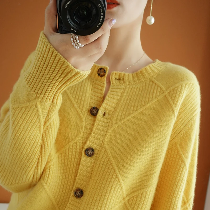 women 's cardigans real wool o-collar long sleeves short fashion knitwear loose fashion warm female spring outerwear
women 's cardigans real wool o-collar long sleeves short fashion knitwear loose fashion warm female spring outerwear