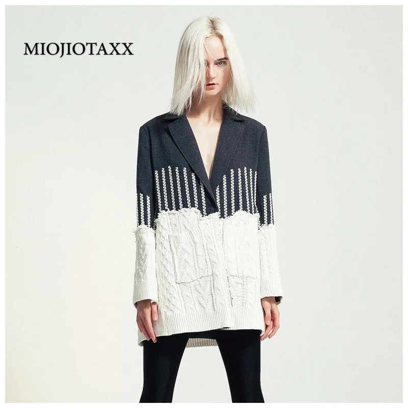 MIOJIOTAXX 2022 Autumn and Winter Stitching Jacquard Knitting Hole Gradual Change Tweed Medium Length Overcoat for Women
MIOJIOTAXX 2022 Autumn and Winter Stitching Jacquard Knitting Hole Gradual Change Tweed Medium Length Overcoat for Women