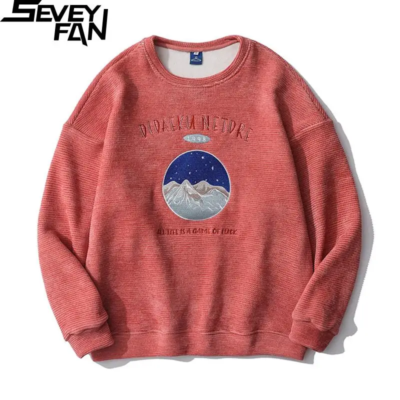 Свитшот мужской флисовый с вышивкой и круглым вырезом
Свитшот мужской флисовый с вышивкой и круглым вырезом