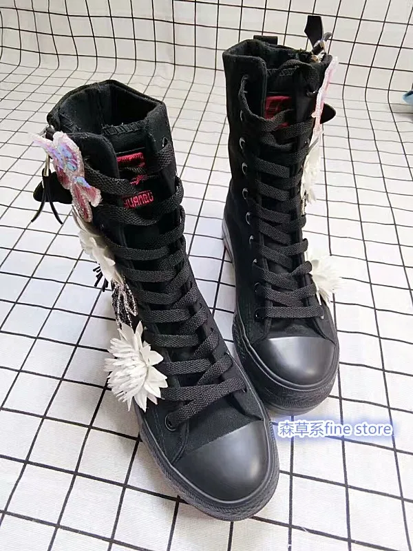 Tie with high gang inside the high-rise canvas shoes big-name bow bow beads hand-made Korean version thick-soled shoes
Tie with high gang inside the high-rise canvas shoes big-name bow bow beads hand-made Korean version thick-soled shoes