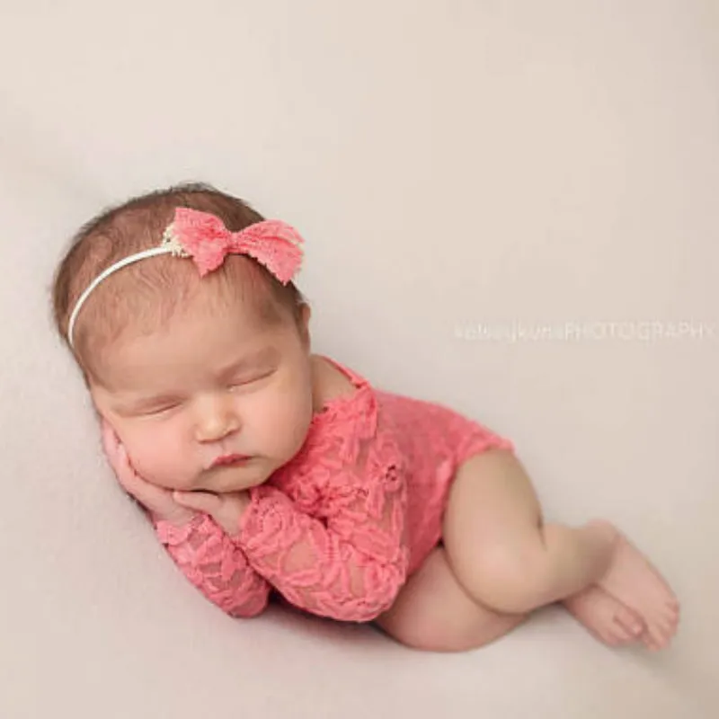 Baby Photography Props Newborn Bows for Newborn with Lace Girl Boy One-piece Solid Multicolor Summer +Two Piece Hat Set
Baby Photography Props Newborn Bows for Newborn with Lace Girl Boy One-piece Solid Multicolor Summer +Two Piece Hat Set