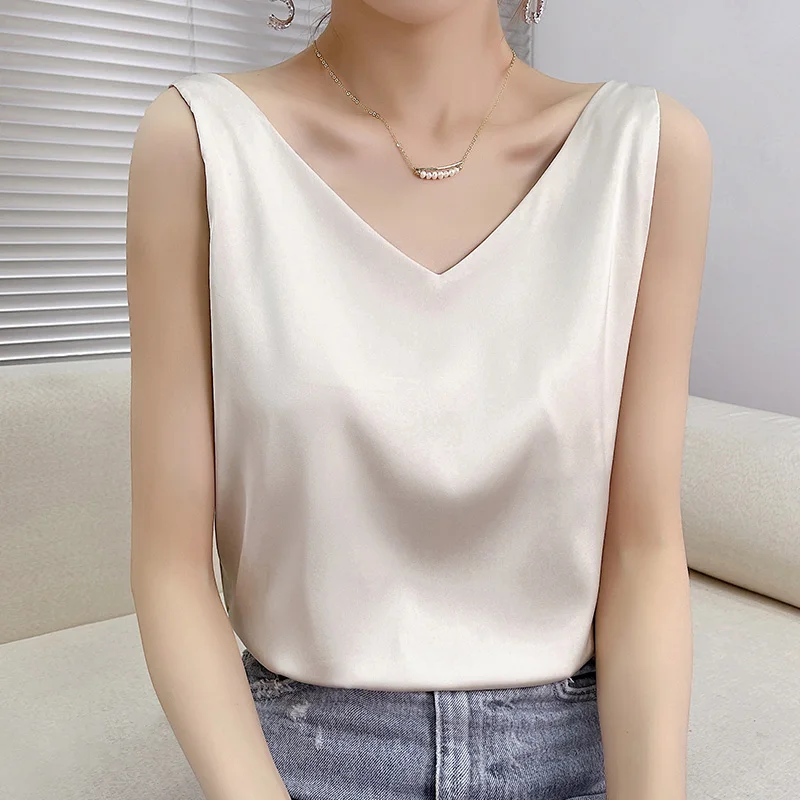 Summer Shiny Satin Silk Tshirt Women Harajuku T Shirt Women Sleeveless Fashion T-shirt Woman Tee Tops Casual Female Luxury Sexy 
Summer Shiny Satin Silk Tshirt Women Harajuku T Shirt Women Sleeveless Fashion T-shirt Woman Tee Tops Casual Female Luxury Sexy