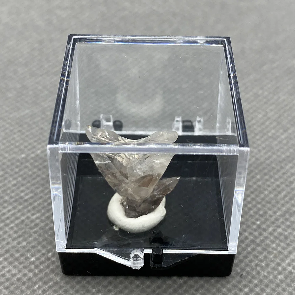 Natural swallowtail twin crystals are very rare and good specimens +Box size 35 mm D 37# 
Natural swallowtail twin crystals are very rare and good specimens +Box size 35 mm D 37#