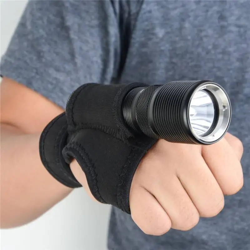 Trustfire Flashlight Bag Outdoor LED Flashlamp Diving Flashlight Wrist Bag Lamp Torch Lantern Spotlights Accessory
Trustfire Flashlight Bag Outdoor LED Flashlamp Diving Flashlight Wrist Bag Lamp Torch Lantern Spotlights Accessory