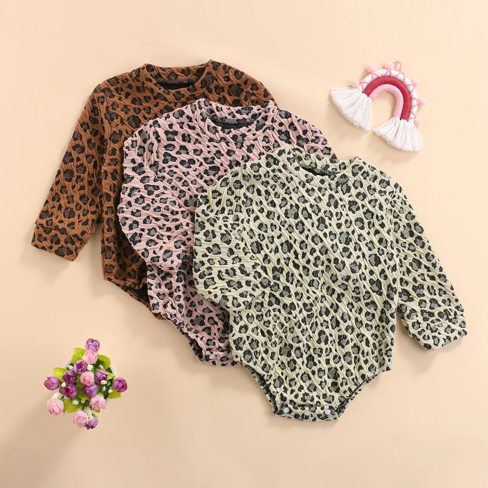 Lovely Baby Girls Boys Autumn Romper Leopard Print Long-Sleeves Jumpsuit with Crotch Buttons for Toddlers Kids
Lovely Baby Girls Boys Autumn Romper Leopard Print Long-Sleeves Jumpsuit with Crotch Buttons for Toddlers Kids