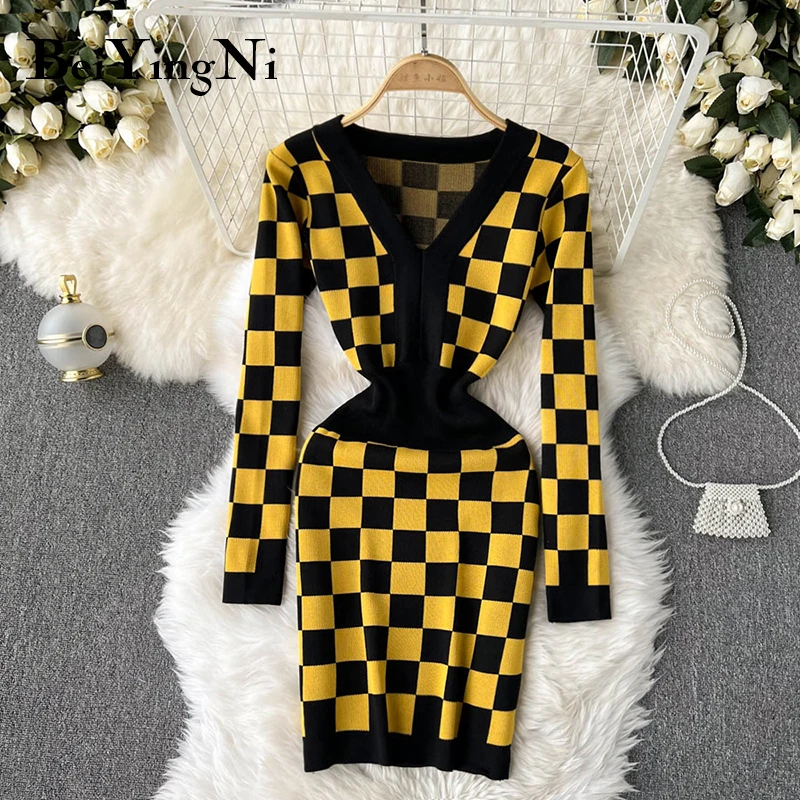 Beiyingni Women's Sweater Dress Plaid Vintage Chic Autumn Winter Full Sleeve Short Mini Bodycon Dresses Ladies V-neck Sexy Dress
Beiyingni Women's Sweater Dress Plaid Vintage Chic Autumn Winter Full Sleeve Short Mini Bodycon Dresses Ladies V-neck Sexy Dress