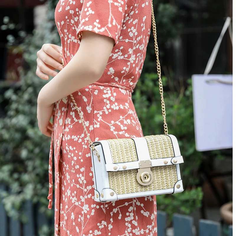 Simple Chain Straw Shoulder Box Handbag Horizontal Square Lock Diagonal Small Square Bag Handbags Women Bags Designer Bag
Simple Chain Straw Shoulder Box Handbag Horizontal Square Lock Diagonal Small Square Bag Handbags Women Bags Designer Bag