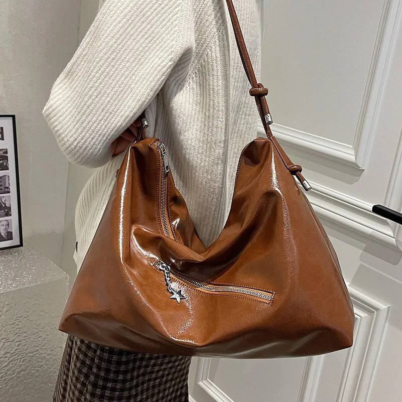 High-quality Ladies Retro Large-capacity Shoulder Bag 2021 New Trendy Autumn and Winter Fashion All-match Simple Messenger Bag
High-quality Ladies Retro Large-capacity Shoulder Bag 2021 New Trendy Autumn and Winter Fashion All-match Simple Messenger Bag