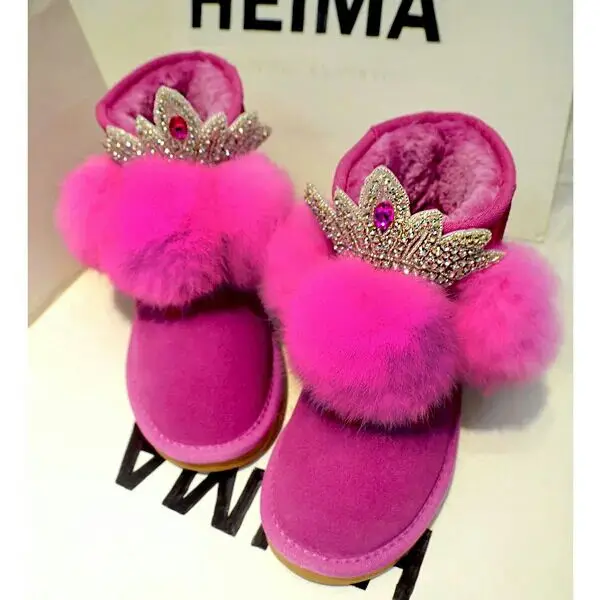 Winter new super cute rabbit fur ball crown jewels leather low-top snow boots women's cotton boots
Winter new super cute rabbit fur ball crown jewels leather low-top snow boots women's cotton boots