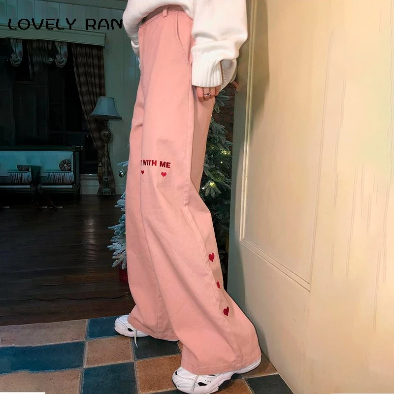 Pink Love Embroidery Women High Waist Jeans 2021 Spring Female Casual Loose Straight Pants Lady Fashion Pockets Wide Leg Pant 
Pink Love Embroidery Women High Waist Jeans 2021 Spring Female Casual Loose Straight Pants Lady Fashion Pockets Wide Leg Pant