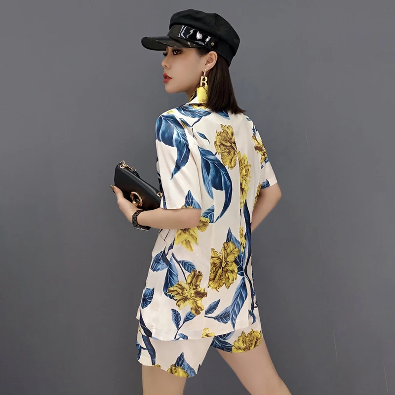 SHENGPALAE Elegant Printed Short Sleeve Single Button Blazer And High Waist Loose Straight Shorts Suit For Women In Autumn 2021
SHENGPALAE Elegant Printed Short Sleeve Single Button Blazer And High Waist Loose Straight Shorts Suit For Women In Autumn 2021