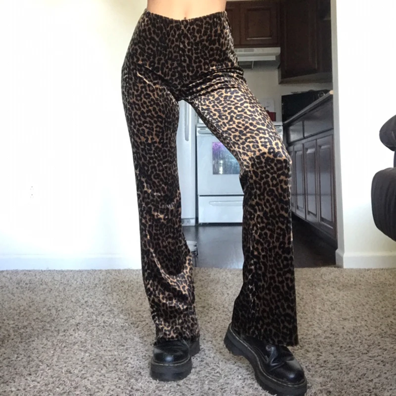 Retro Leopard Velvet Flared Pants Y2K High Street Elegant Fashion High Waist Trousers Women Vintage Grunge Sweatpants
Retro Leopard Velvet Flared Pants Y2K High Street Elegant Fashion High Waist Trousers Women Vintage Grunge Sweatpants
