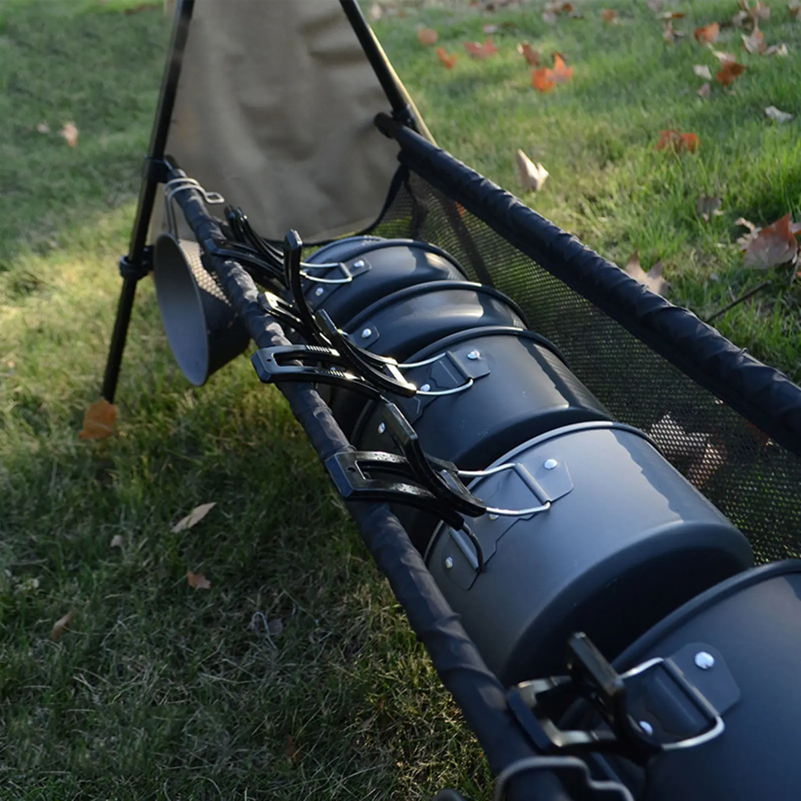 Outdoor Hanging Rack Folding Tripod Structure Quickly Build for Garment
Outdoor Hanging Rack Folding Tripod Structure Quickly Build for Garment