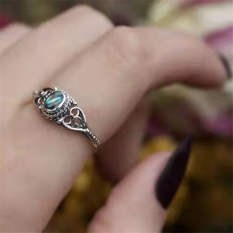 High-quality mosaic turquoise women's ring retro old crafts love ring, small and exquisite simple love jewelry size 5-11
High-quality mosaic turquoise women's ring retro old crafts love ring, small and exquisite simple love jewelry size 5-11
