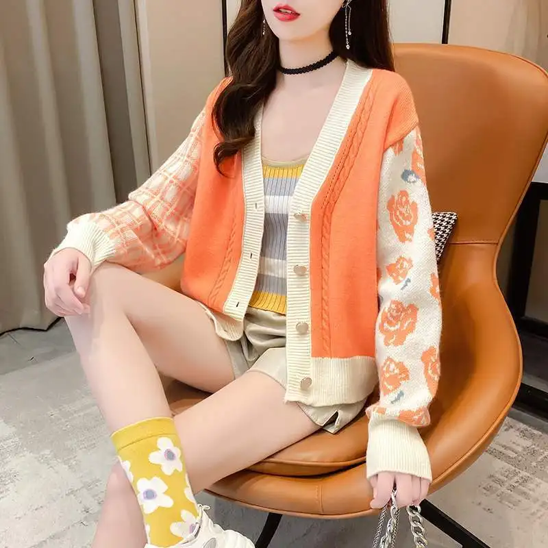 New Women's Cardigan Knitted Sweater Fashion Milk Orange Stitching Chic Loose V-neck Button Sweater Women
New Women's Cardigan Knitted Sweater Fashion Milk Orange Stitching Chic Loose V-neck Button Sweater Women